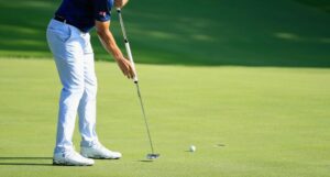 how to grip a putter​