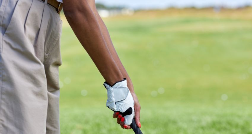 how to pick a golf grip​
