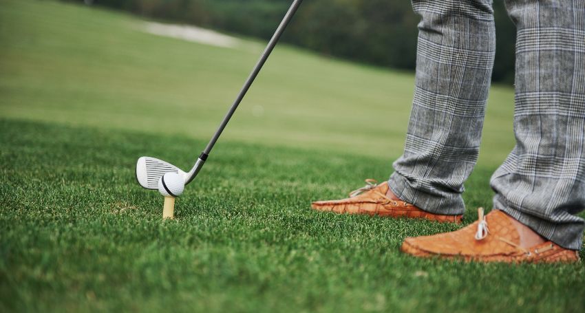 how does launch angle affect distance​